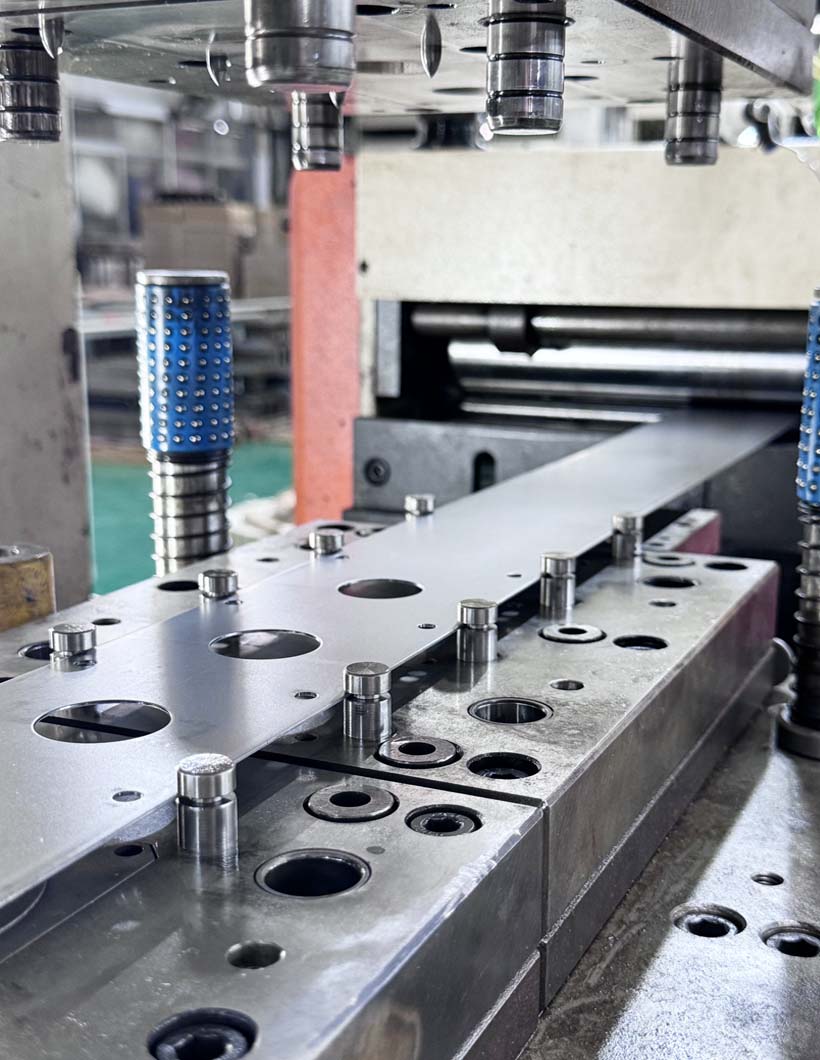 Continuous Improvement by All Employees to Align with Customer Growth Needs,Achieving Mutual Success.